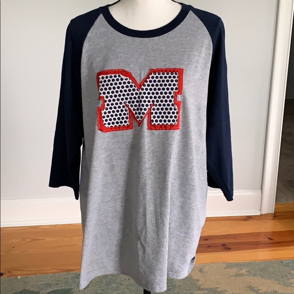Gildan baseball style Ole Miss T-shirt Gently used